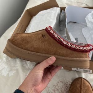 Ugg Taz slipper size big kids 5